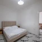 Apartment Twins *